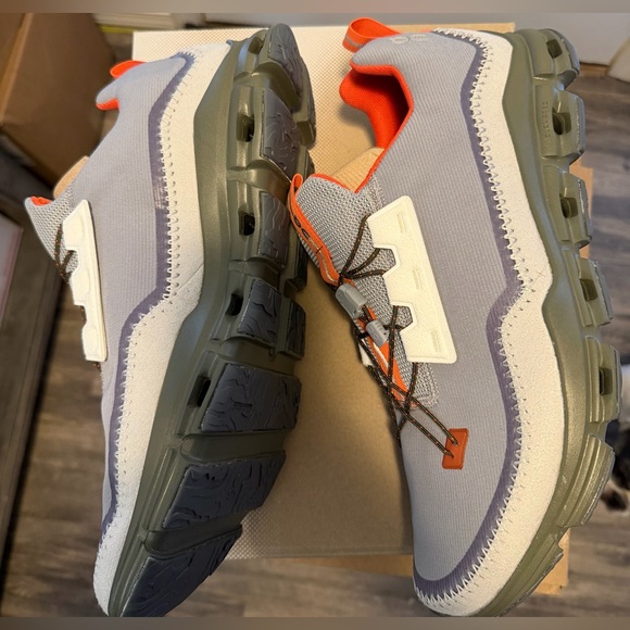 On Cloud men’s 14 cloud away shoes- new in box main image 5